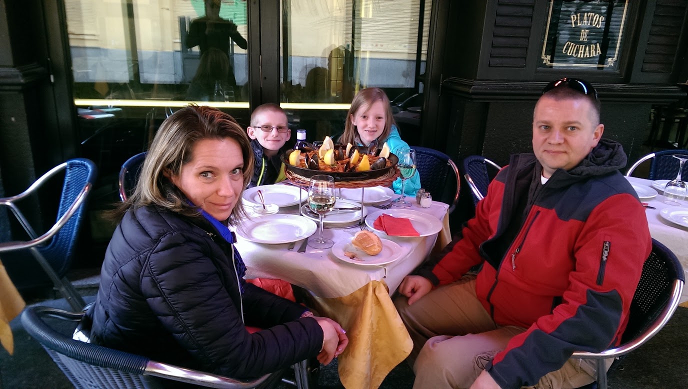 Family dinner with paella in Madrid